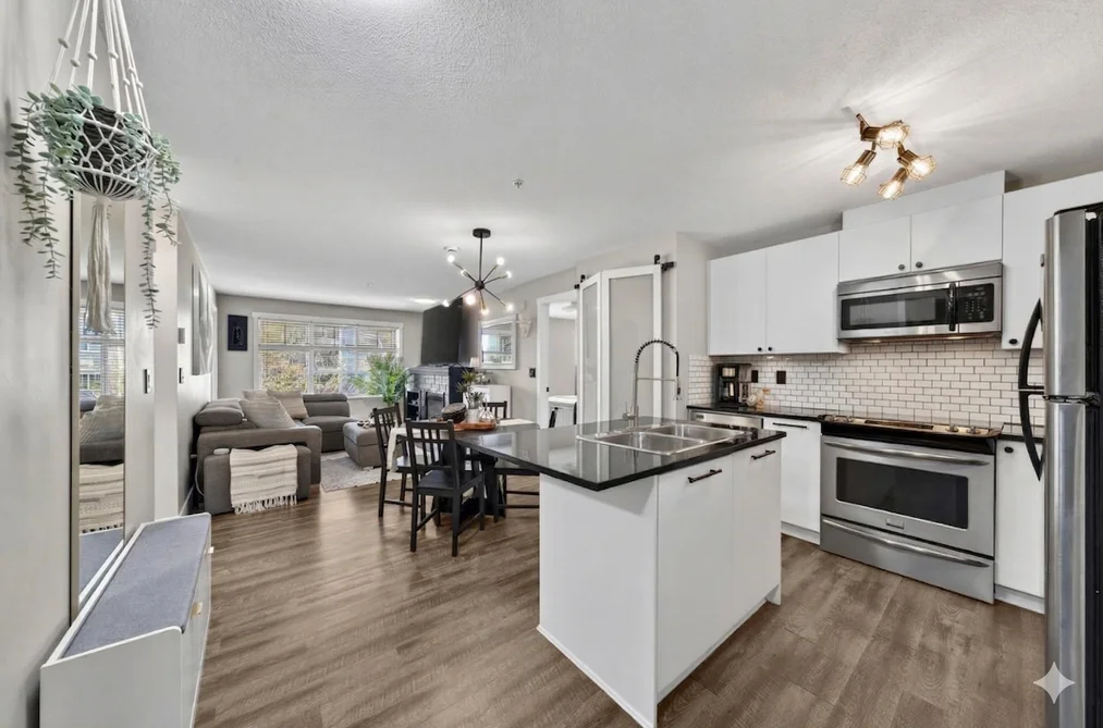 Condo for sale at 301 6500 194 Street Surrey British Columbia - MLS: R3109742