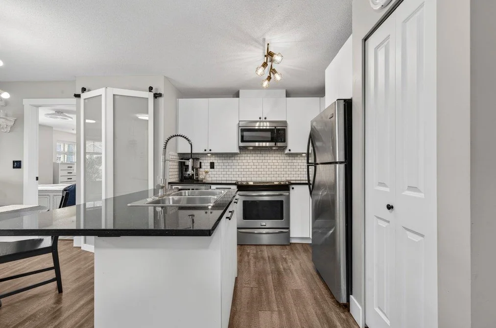301 6500 194 STREET, Surrey BC V4N 5X4, Surrey BC — Residential for Sale - Photo 2