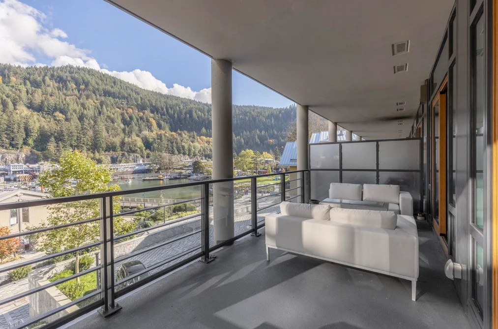 301 6697 NELSON AVENUE, West Vancouver BC V7W 2B2, West Vancouver BC — Residential for Sale - Photo 2