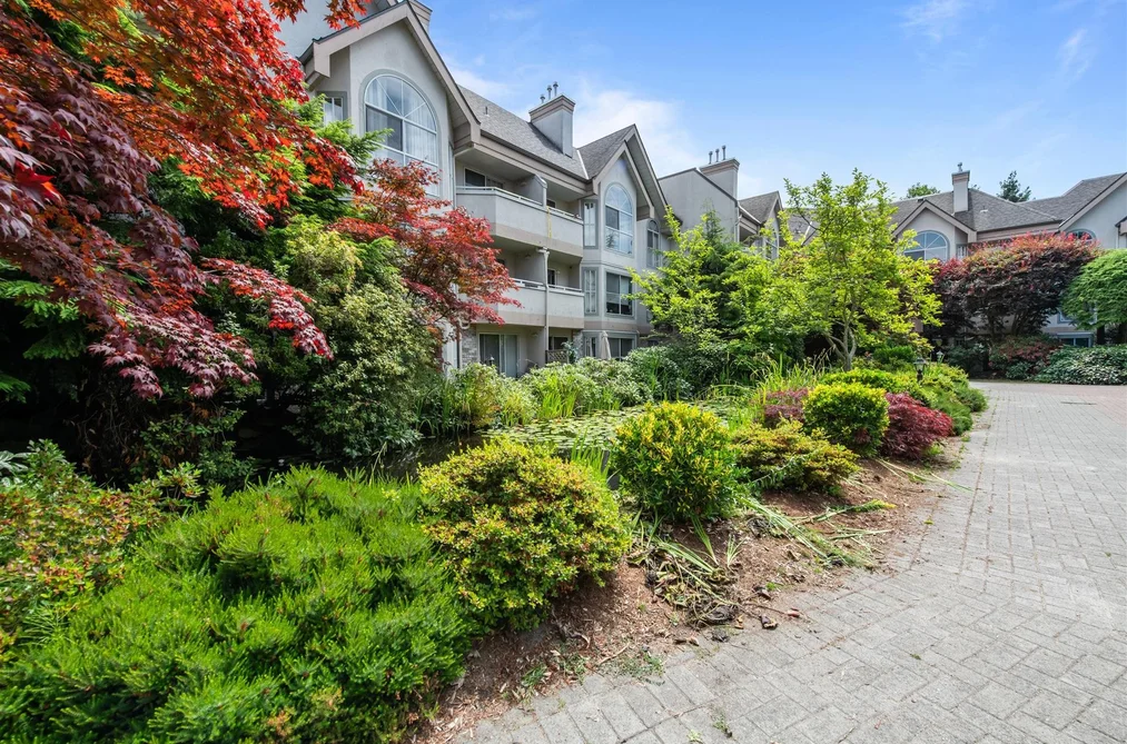 Condo for sale at 301 7151 S 121 Street Surrey British Columbia - MLS: R3141211