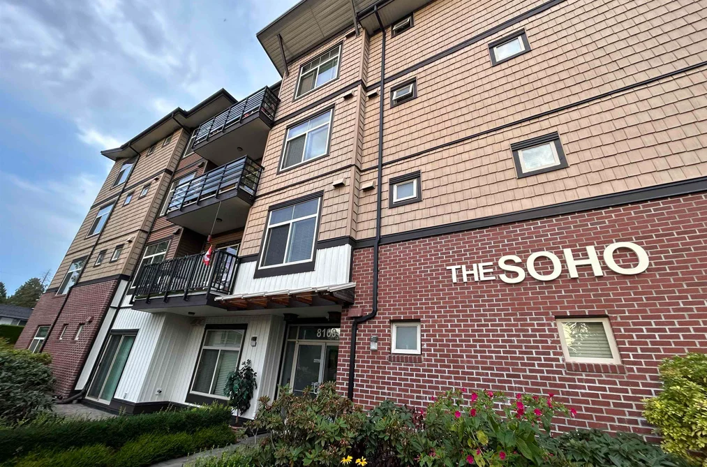 Condo for sale at 301 8168 120a Street Surrey British Columbia - MLS: R3008737