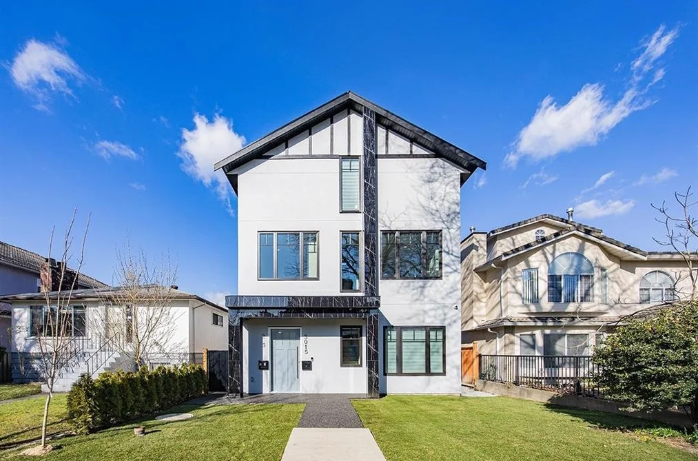 House for sale at 3015 E 19th Avenue Vancouver British Columbia - MLS: R3109207