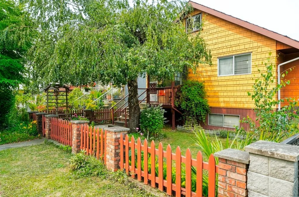 House for sale at 3017 E 17th Avenue Vancouver British Columbia - MLS: R3164231