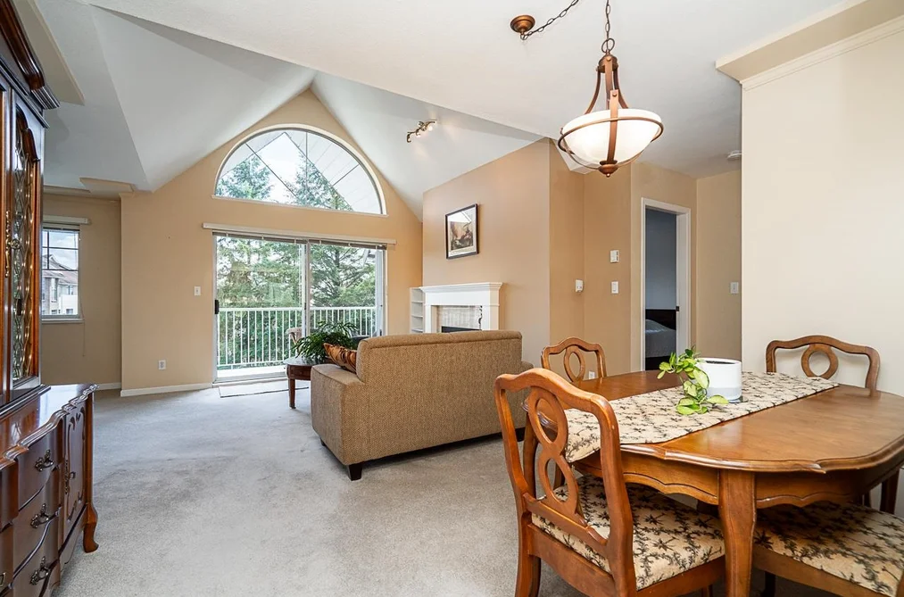 Condo for sale at 302 11601 227 Street Maple Ridge British Columbia - MLS: R3143297