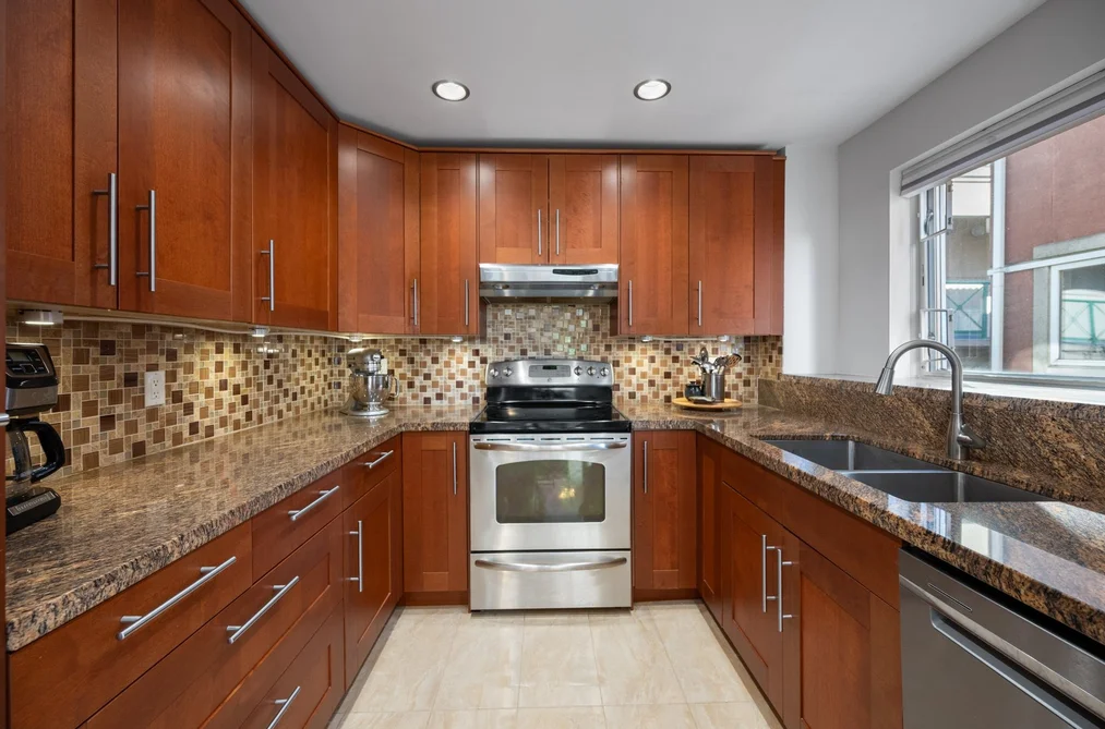 Condo for sale at 302 12 Laguna Court New Westminster British Columbia - MLS: R3154695