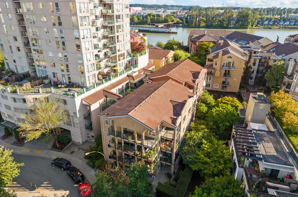 Condo for sale at 302 12 Laguna Court New Westminster British Columbia - MLS: R3154695