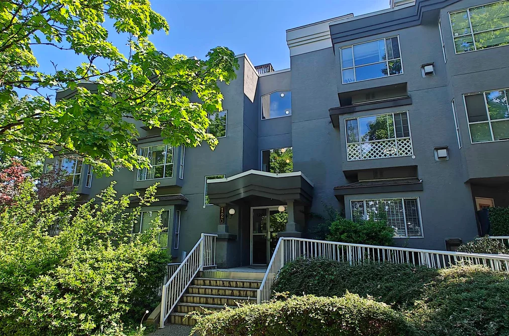 Condo for sale at 302 120 Garden Drive Vancouver British Columbia - MLS: R3122965