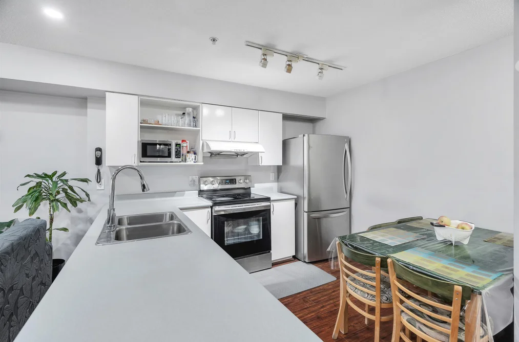 Condo for sale at 302 12130 80 Avenue Surrey British Columbia - MLS: R3110467