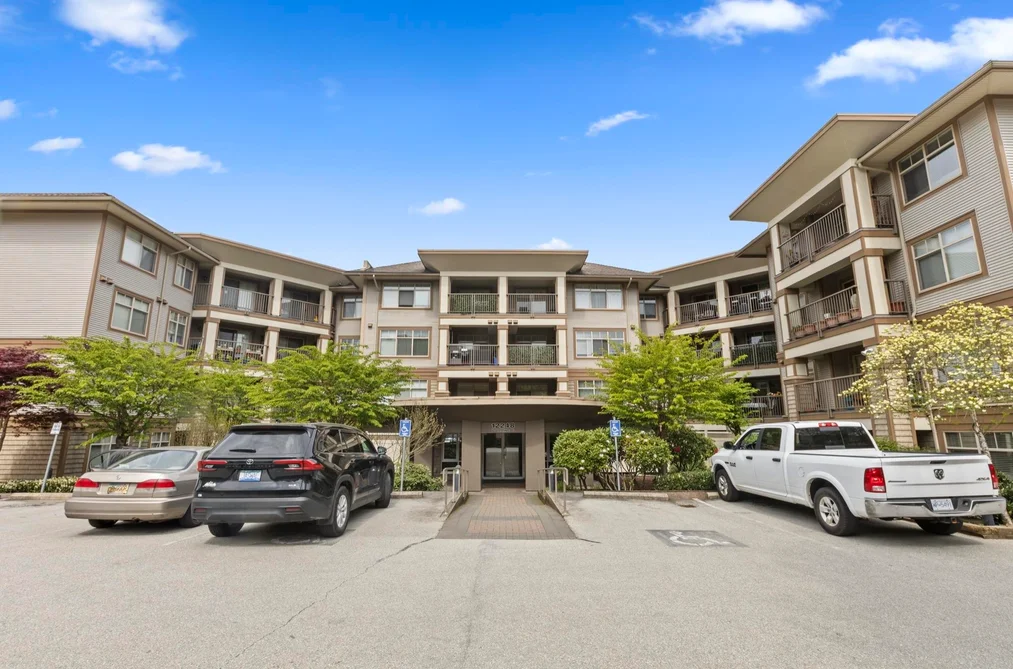 Condo for sale at 302 12248 224 Street Maple Ridge British Columbia - MLS: R3115054