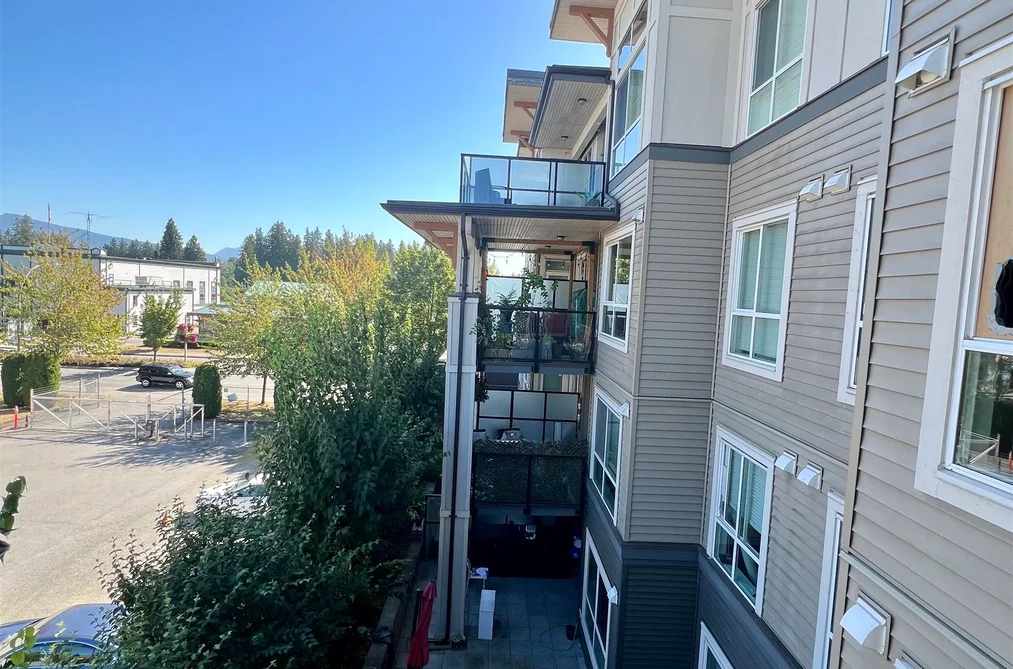 Condo for sale at 302 12409 Harris Road Pitt Meadows British Columbia - MLS: R3097150