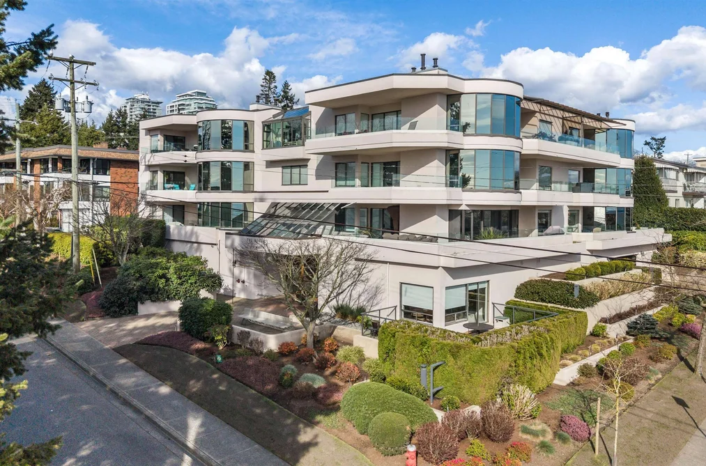 Condo for sale at 302 1250 Martin Street White Rock British Columbia - MLS: R3105305