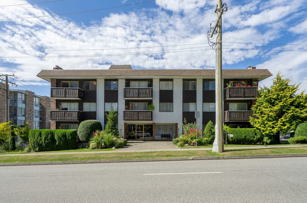 Condo for sale at 302 1345 Chesterfield Avenue North Vancouver British Columbia - MLS: R3168251