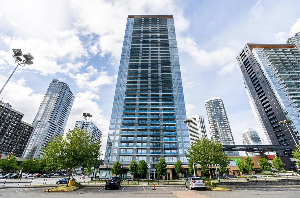 Condo for sale at 302 13615 Fraser Highway Surrey British Columbia - MLS: R3096692