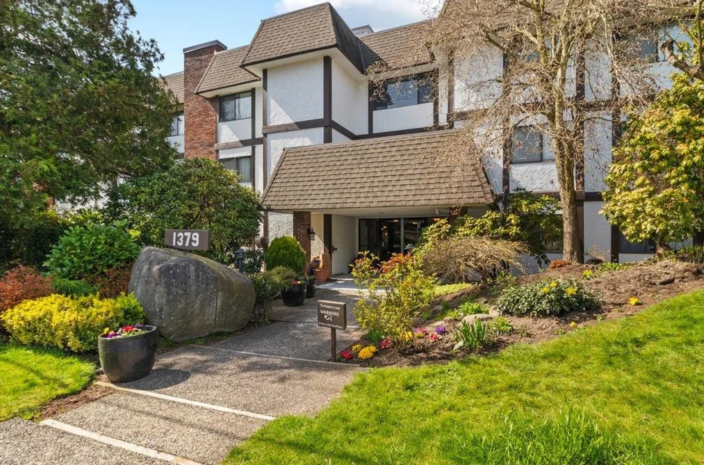 Condo for sale at 302 1379 Merklin Street White Rock British Columbia - MLS: R3134315