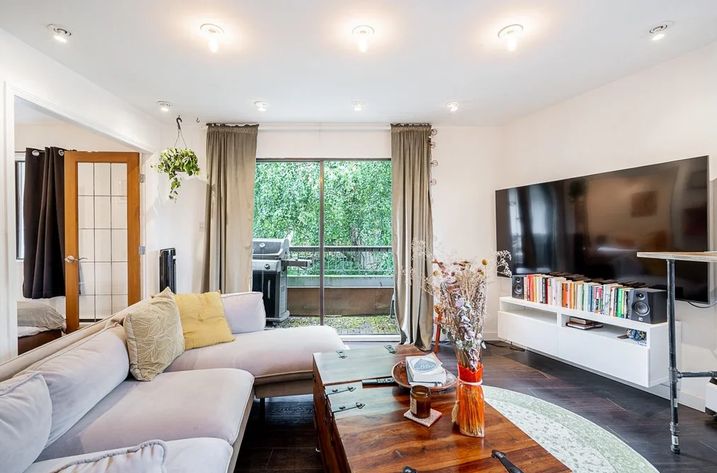302 138 TEMPLETON DRIVE, Vancouver BC V5L 4N3, Vancouver BC — Residential for Sale — Photo 8 of 29