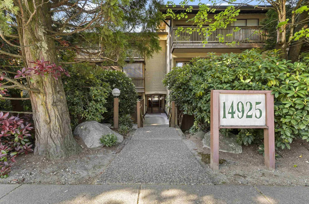 Condo for sale at 302 14925 100 Avenue Surrey British Columbia - MLS: R3119814