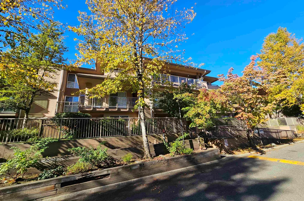 Condo for sale at 302 14980 101a Avenue Surrey British Columbia - MLS: R3120822