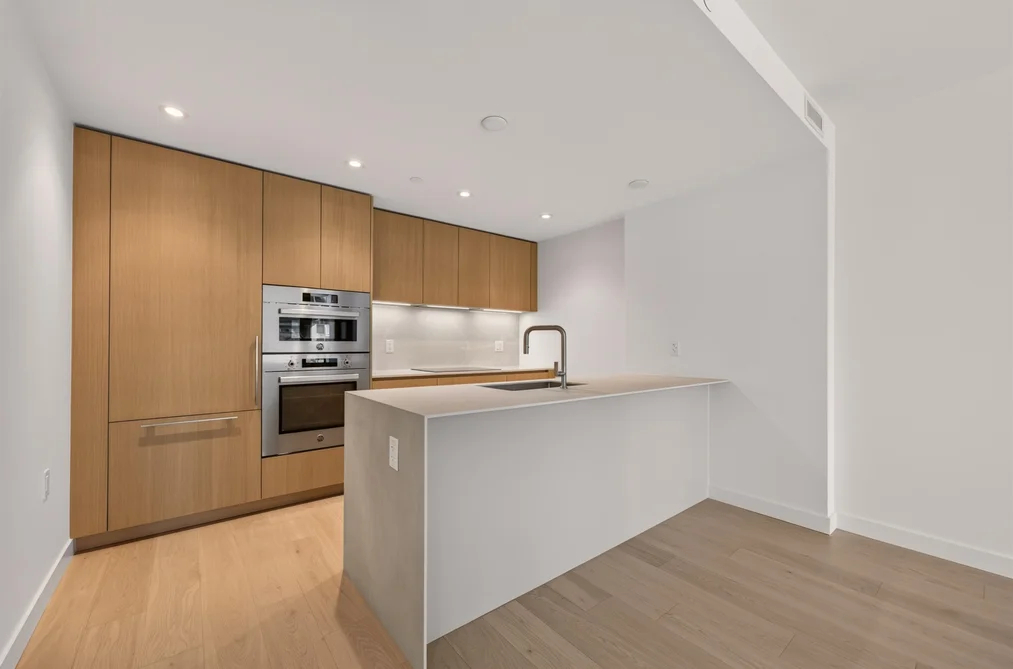 302 1526 W 6TH AVENUE, Vancouver BC V6J 0J9, Vancouver BC — Residential for Sale — Photo 4 of 40