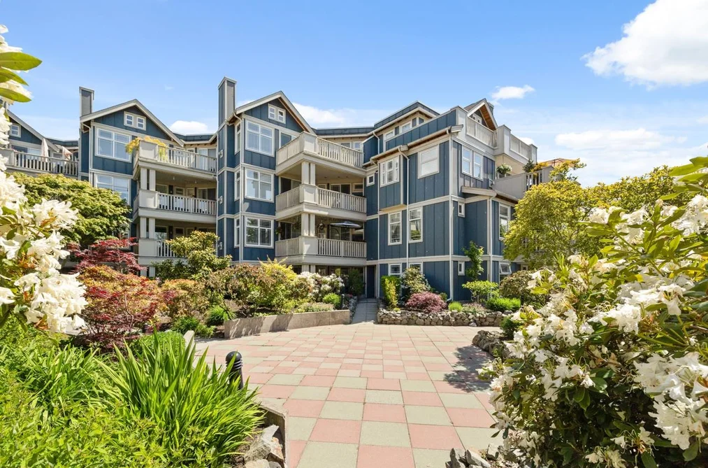 Condo for sale at 302 15392 16a Avenue Surrey British Columbia - MLS: R3089941
