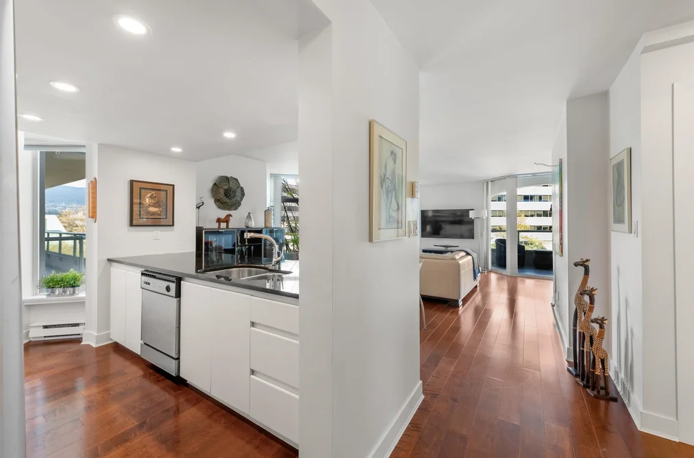 Condo for sale at 302 168 Chadwick Court North Vancouver British Columbia - MLS: R3113275