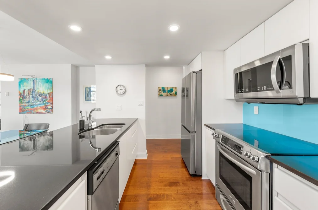 302 168 CHADWICK COURT, North Vancouver BC V7M 3L4, North Vancouver BC — Residential for Sale - Photo 3
