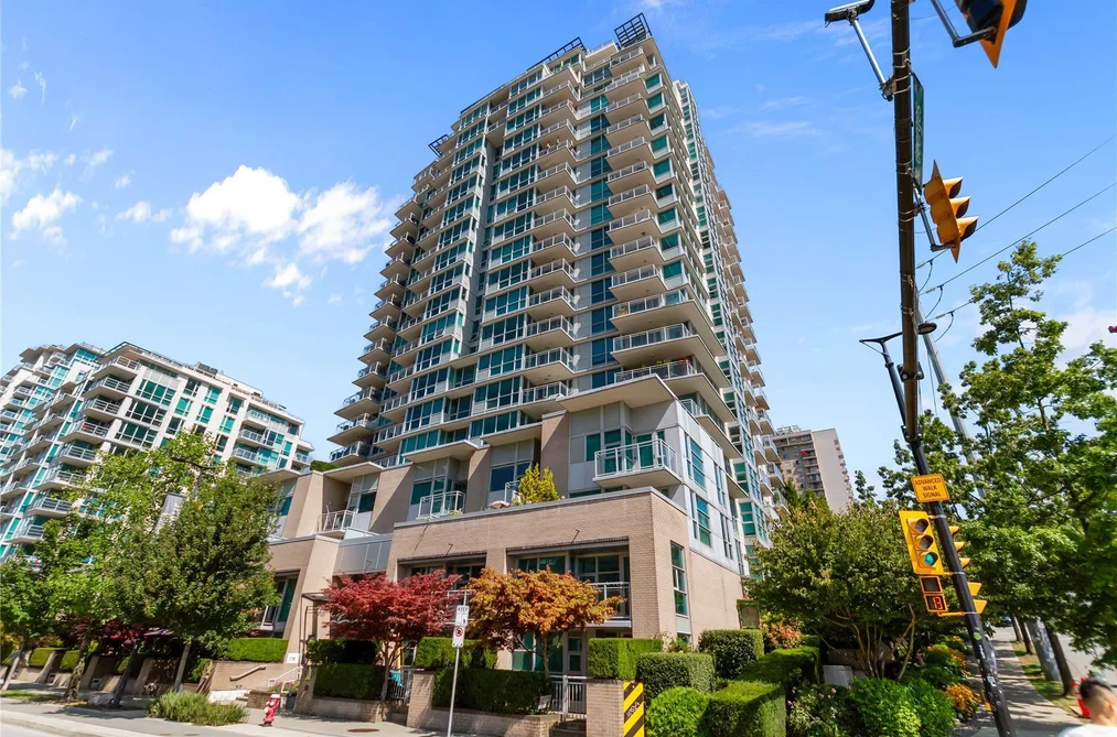 Condo for sale at 302 188 E Esplanade North Vancouver British Columbia - MLS: R3153566