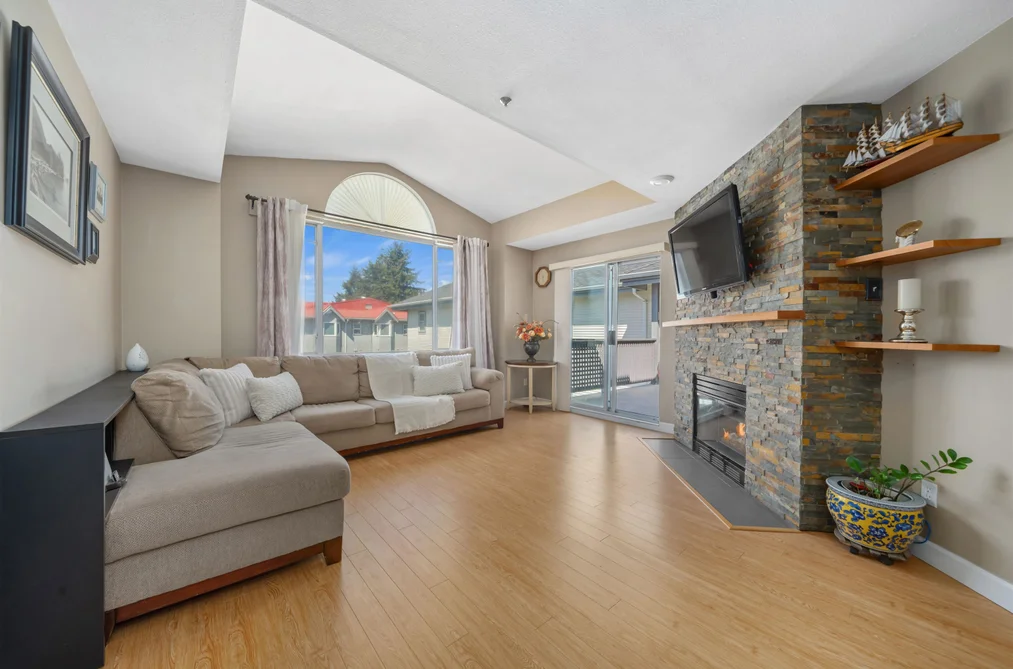 Condo for sale at 302 19121 Ford Road Pitt Meadows British Columbia - MLS: R3119470