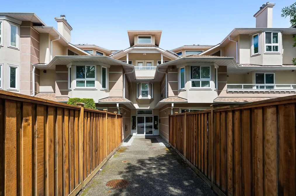 Condo for sale at 302 19721 64 Avenue Langley British Columbia - MLS: R3151981
