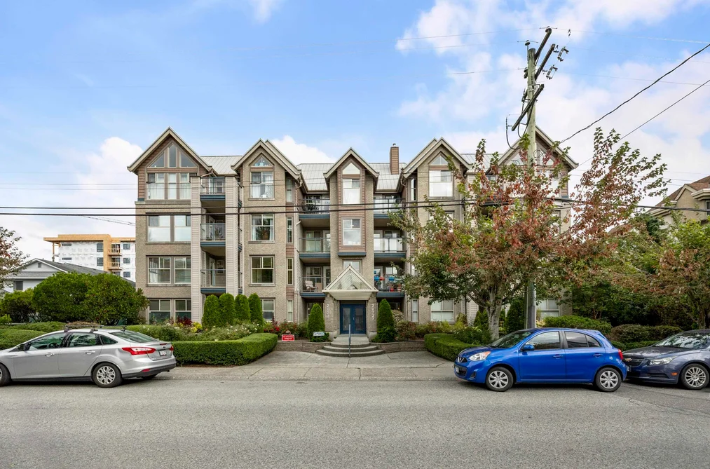 Condo for sale at 302 20237 54 Avenue Langley British Columbia - MLS: R3105234