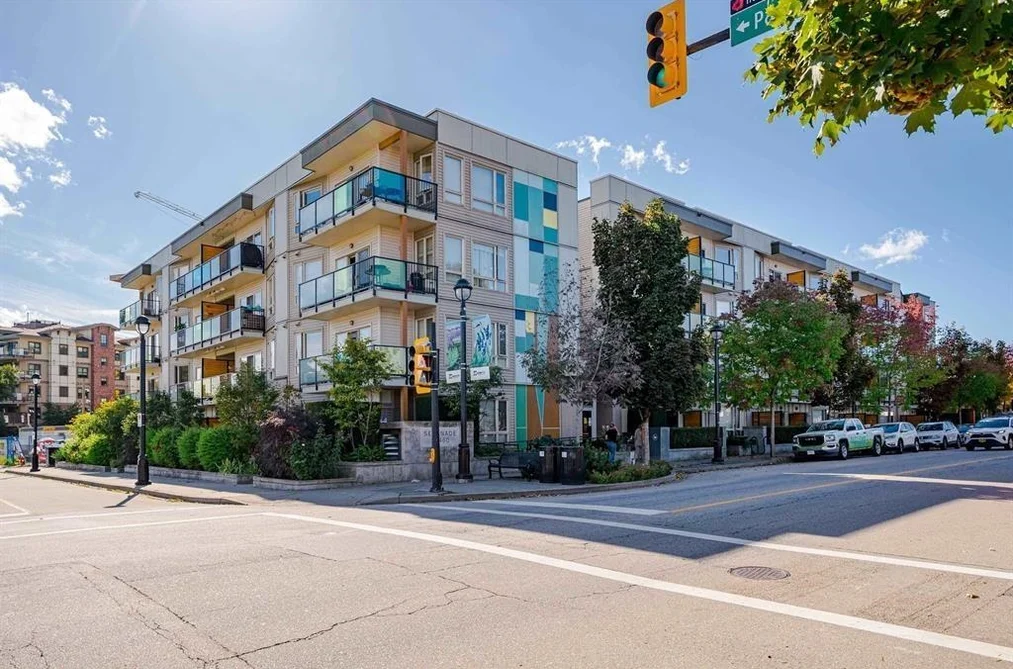 Condo for sale at 302 20460 Douglas Crescent Langley British Columbia - MLS: R3157094