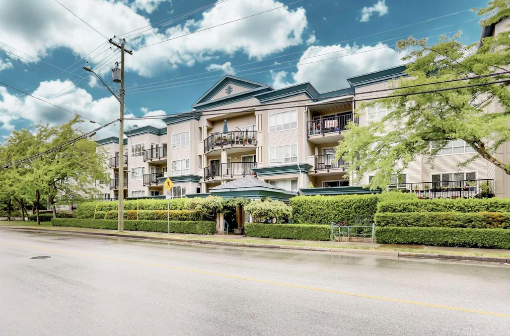 Condo for sale at 302 20727 Douglas Crescent Langley British Columbia - MLS: R3124843