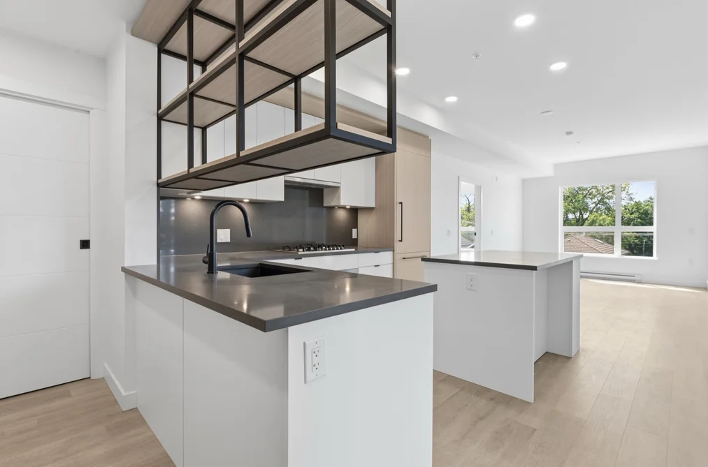 302 2268 E BROADWAY, Vancouver BC V5N 0L2, Vancouver BC — Residential for Sale — Photo 3 of 28