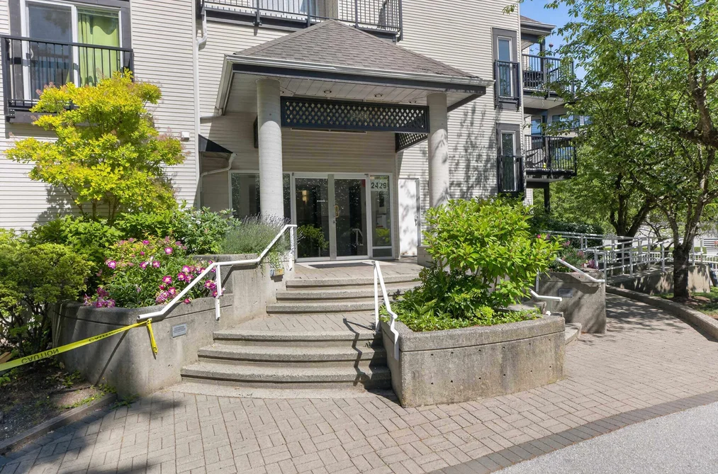 302 2429 HAWTHORNE AVENUE, Port Coquitlam BC V3C 6G6, Port Coquitlam BC — Residential for Sale - Photo 2