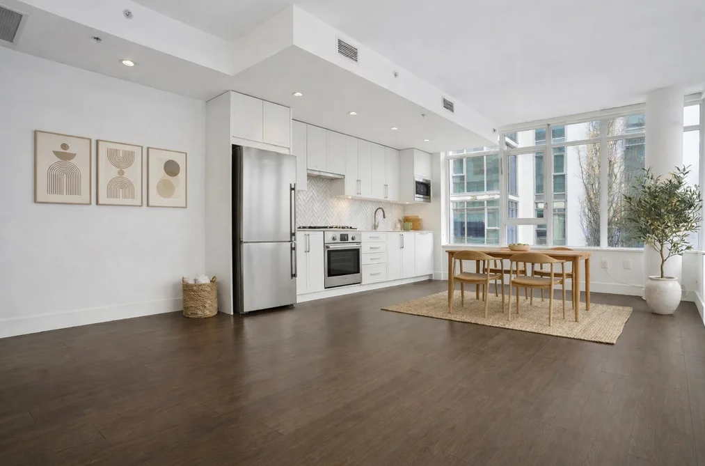 302 2455 KINGSWAY, Vancouver BC V5R 5G8, Vancouver BC — Residential for Sale - Photo 2