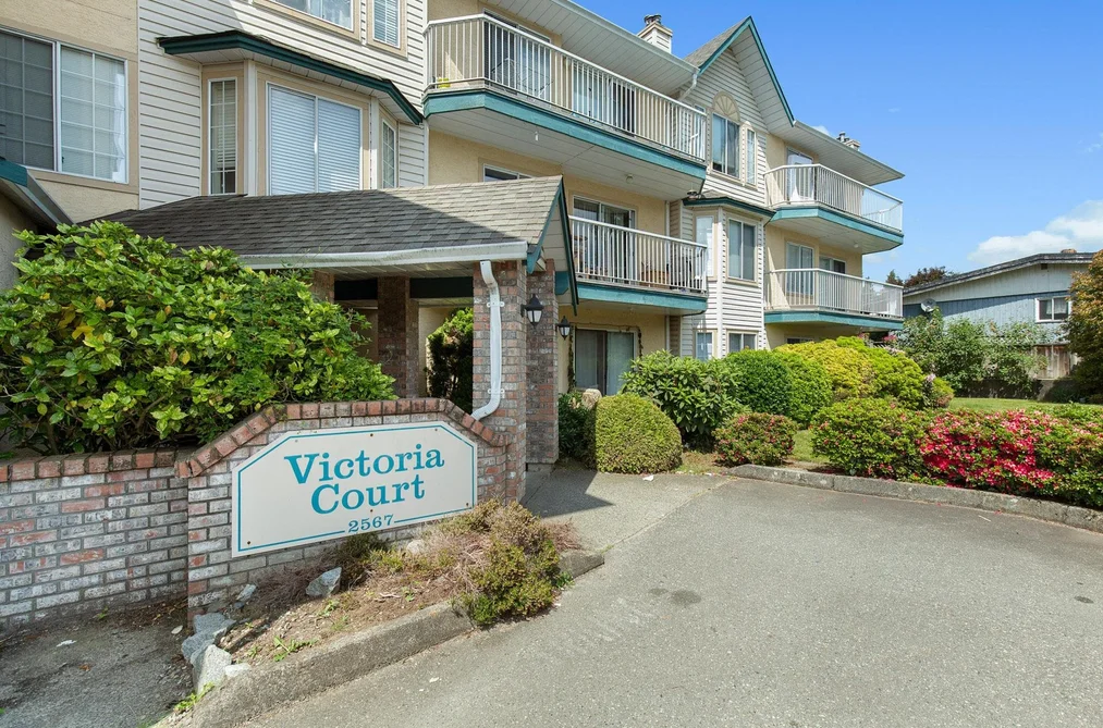 Condo for sale at 302 2567 Victoria Street Abbotsford British Columbia - MLS: R3124989