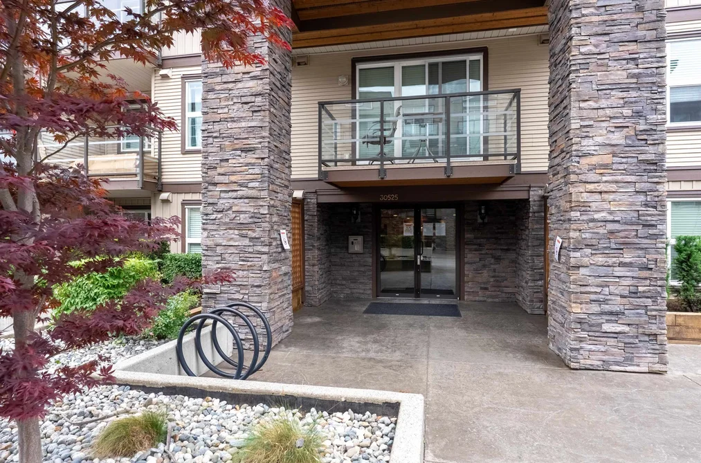 302 30525 CARDINAL AVENUE, Abbotsford BC V2T 0A8, Abbotsford BC — Residential for Sale - Photo 2