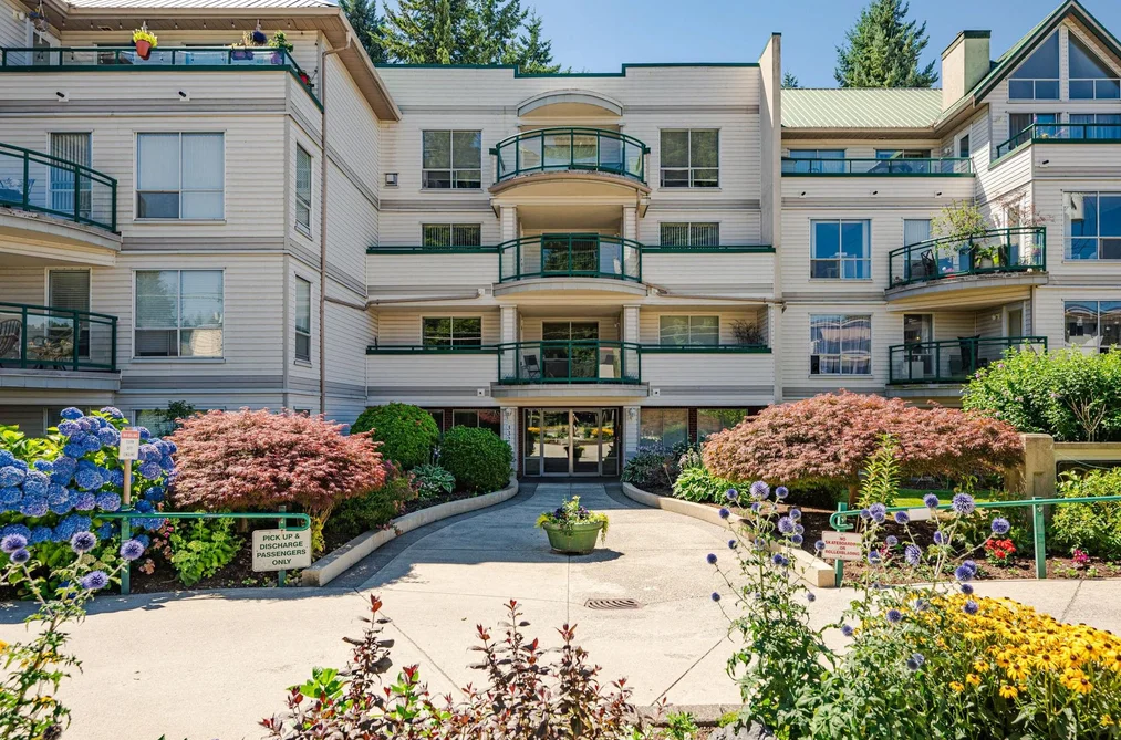 Condo for sale at 302 33280 E Bourquin Crescent Abbotsford British Columbia - MLS: R3138219