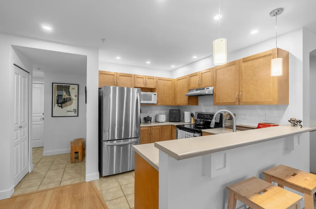 Condo for sale at 302 333 E 1st Street North Vancouver British Columbia - MLS: R3100314