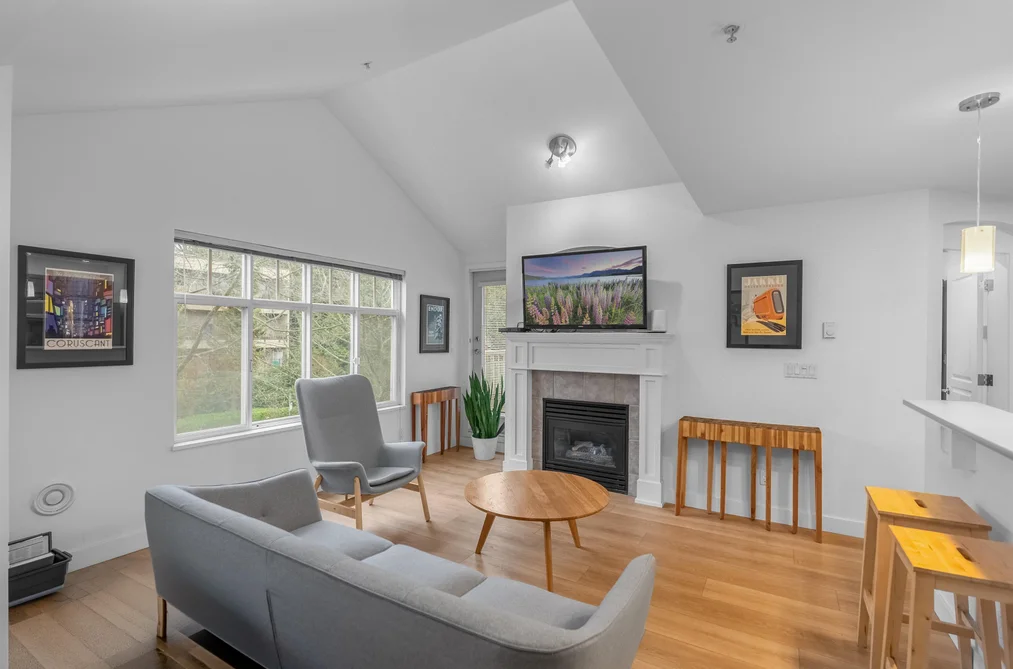 302 333 E 1ST STREET, North Vancouver BC V7L 4W9, North Vancouver BC — Residential for Sale - Photo 3
