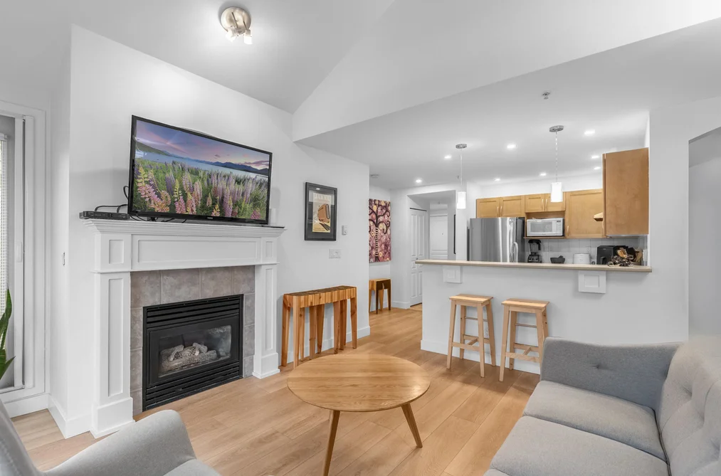 302 333 E 1ST STREET, North Vancouver BC V7L 4W9, North Vancouver BC — Residential for Sale - Photo 4