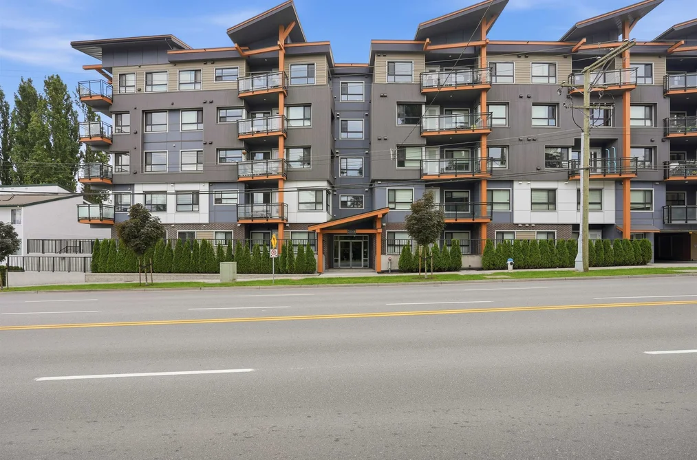 Condo for sale at 302 33568 George Ferguson Way Abbotsford British Columbia - MLS: R3132728