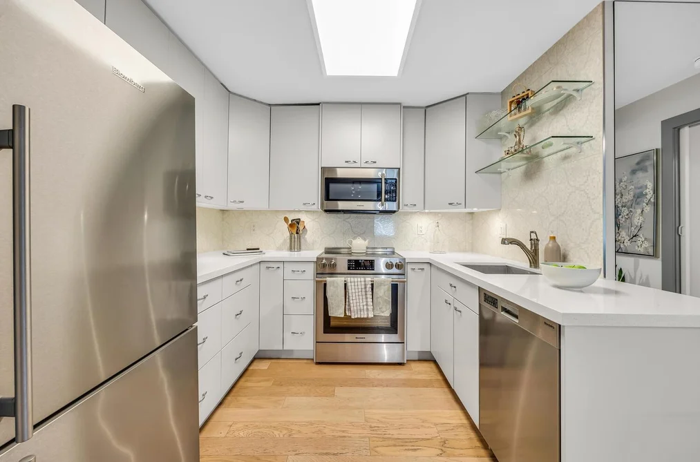 302 3461 CURLE AVENUE, Burnaby BC V5G 4P4, Burnaby BC — Residential for Sale - Photo 2