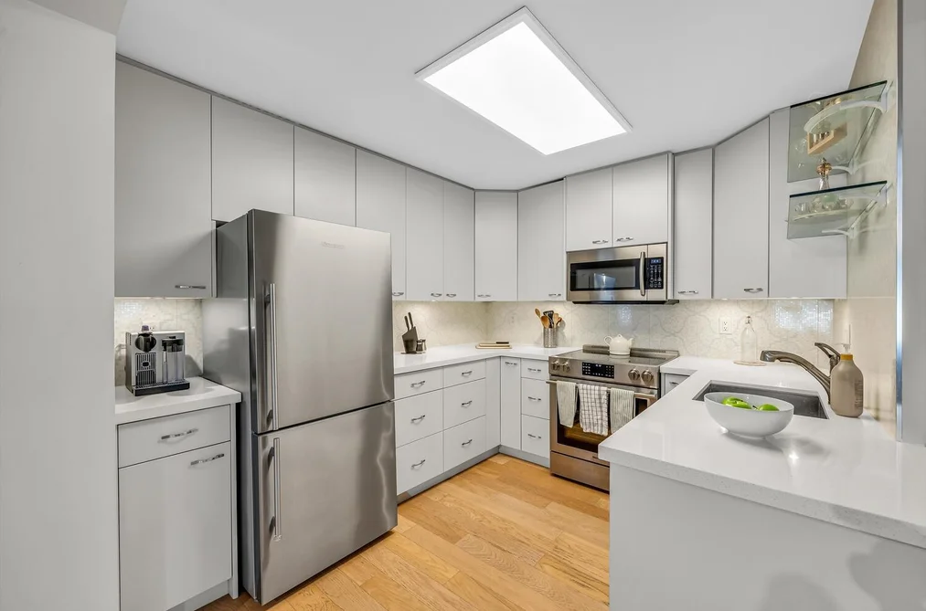 302 3461 CURLE AVENUE, Burnaby BC V5G 4P4, Burnaby BC — Residential for Sale - Photo 3
