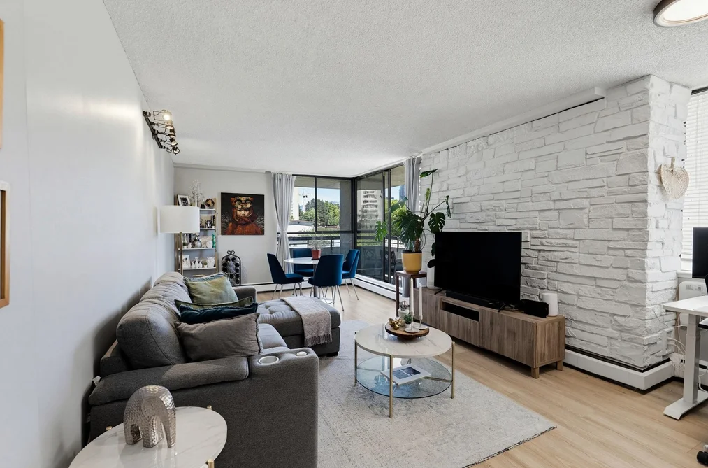 302 3737 BARTLETT COURT, Burnaby BC V3J 7E3, Burnaby BC — Residential for Sale - Photo 2