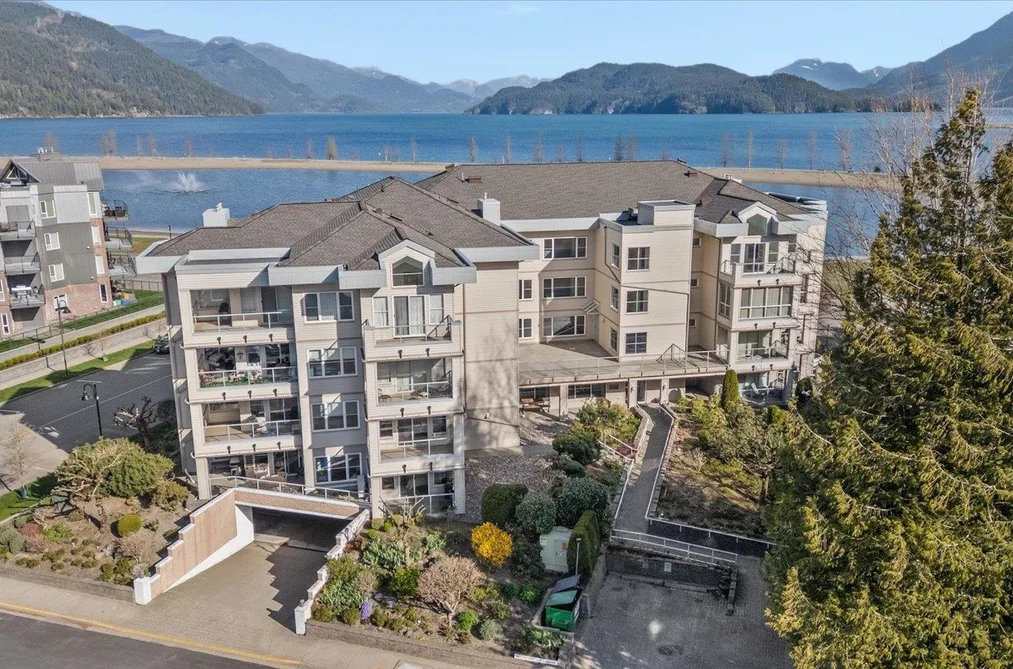 Condo for sale at 302 410 Esplanade Avenue Harrison Hot Springs British Columbia - MLS: R3108860