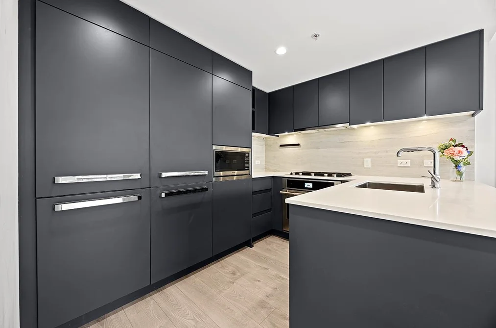 302 450 WESTVIEW STREET, Coquitlam BC V3K 6C3, Coquitlam BC — Residential for Sale - Photo 3