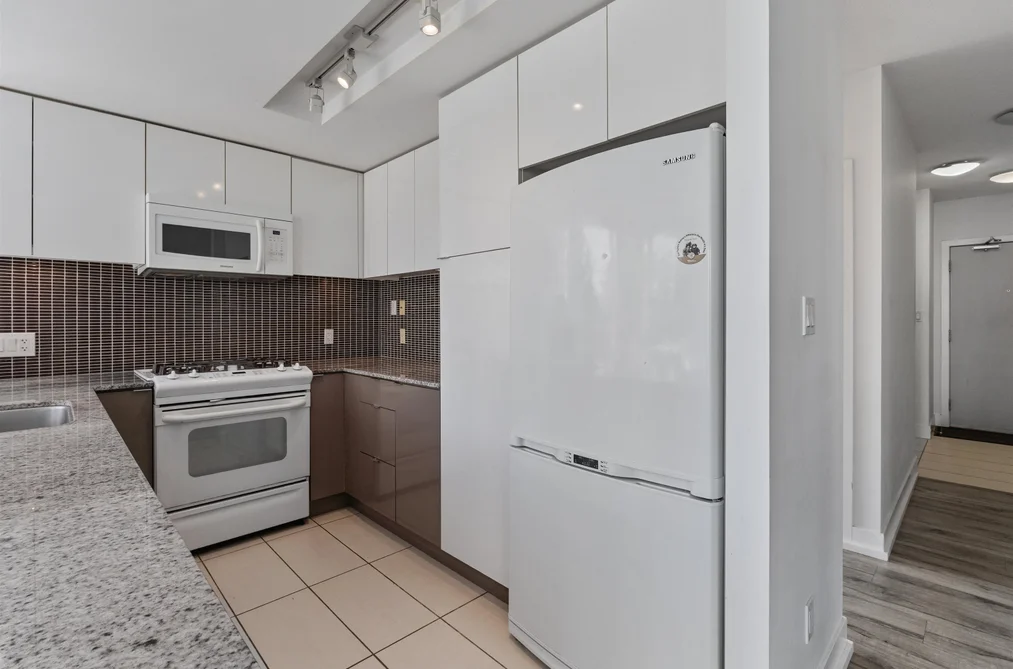 Condo for sale at 302 4808 Hazel Street Burnaby British Columbia - MLS: R3147812