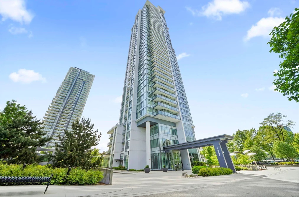 Condo for sale at 302 4900 Lennox Lane Burnaby British Columbia - MLS: R3150475