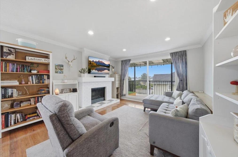 Condo for sale at 302 4926 48 Avenue Delta British Columbia - MLS: R3142543