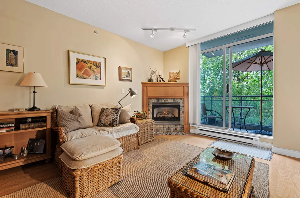 302 588 16TH STREET, West Vancouver BC V7V 3R7, West Vancouver BC — Residential for Sale - Main Photo